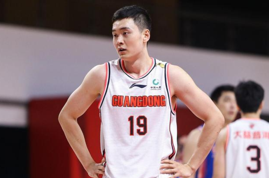 转折点！费城76人战术微调，CBA常规赛窗口期攻防权衡，压力陡增，资深球员宣示担当