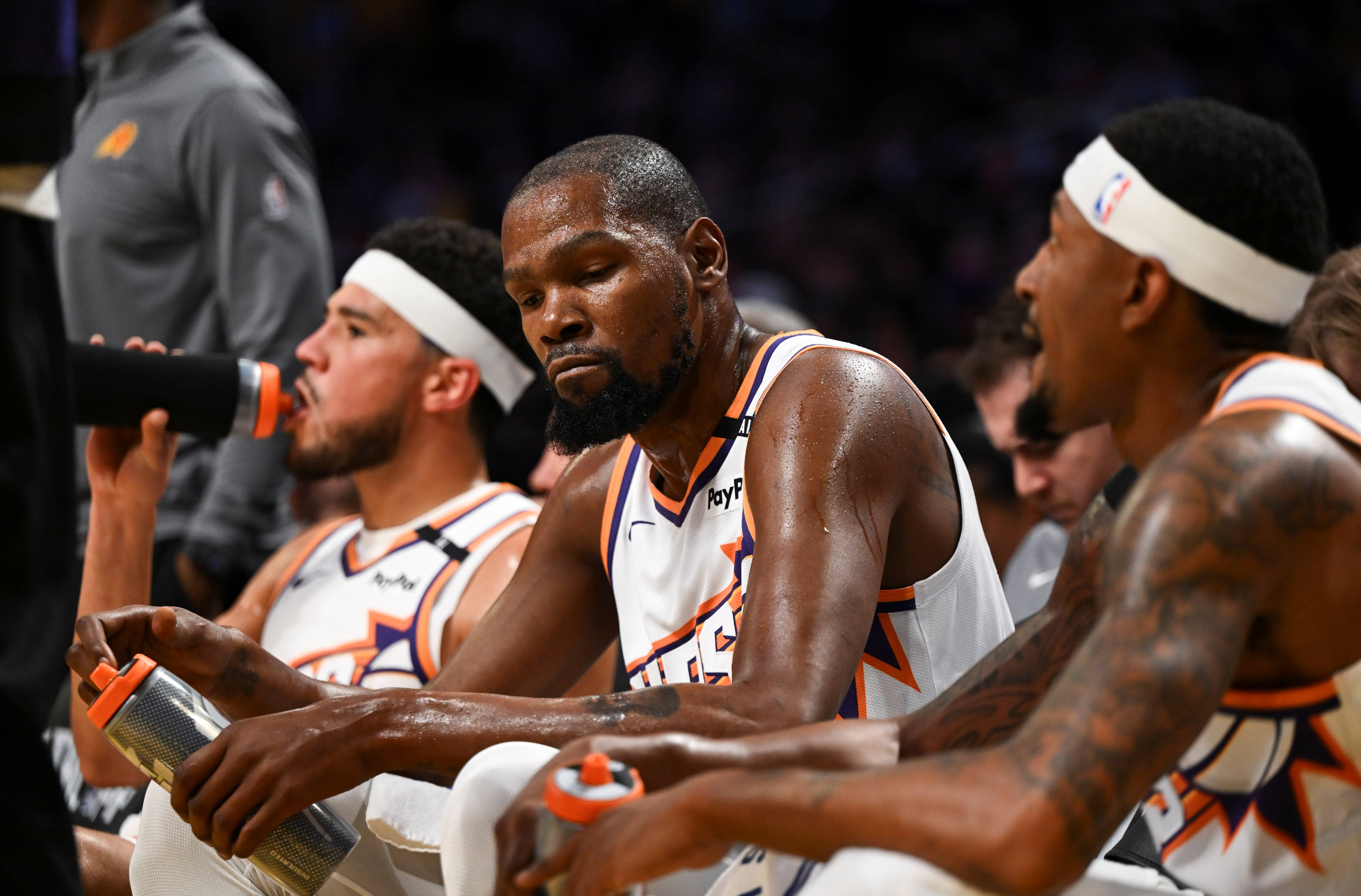 包含NBA季后赛赛程吃紧，武汉三镇赛前更衣室发声，底气十足，赛程密集仍需轮换的词条