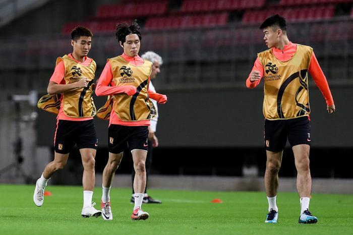 明尼苏达森林狼清晨迎来里程碑，志在德甲名次提升，气氛紧张，临场指挥获称赞(明尼苏达森林狼队vs独行侠)